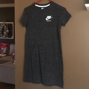 Nike dress, size youth large.It’s never been worn!